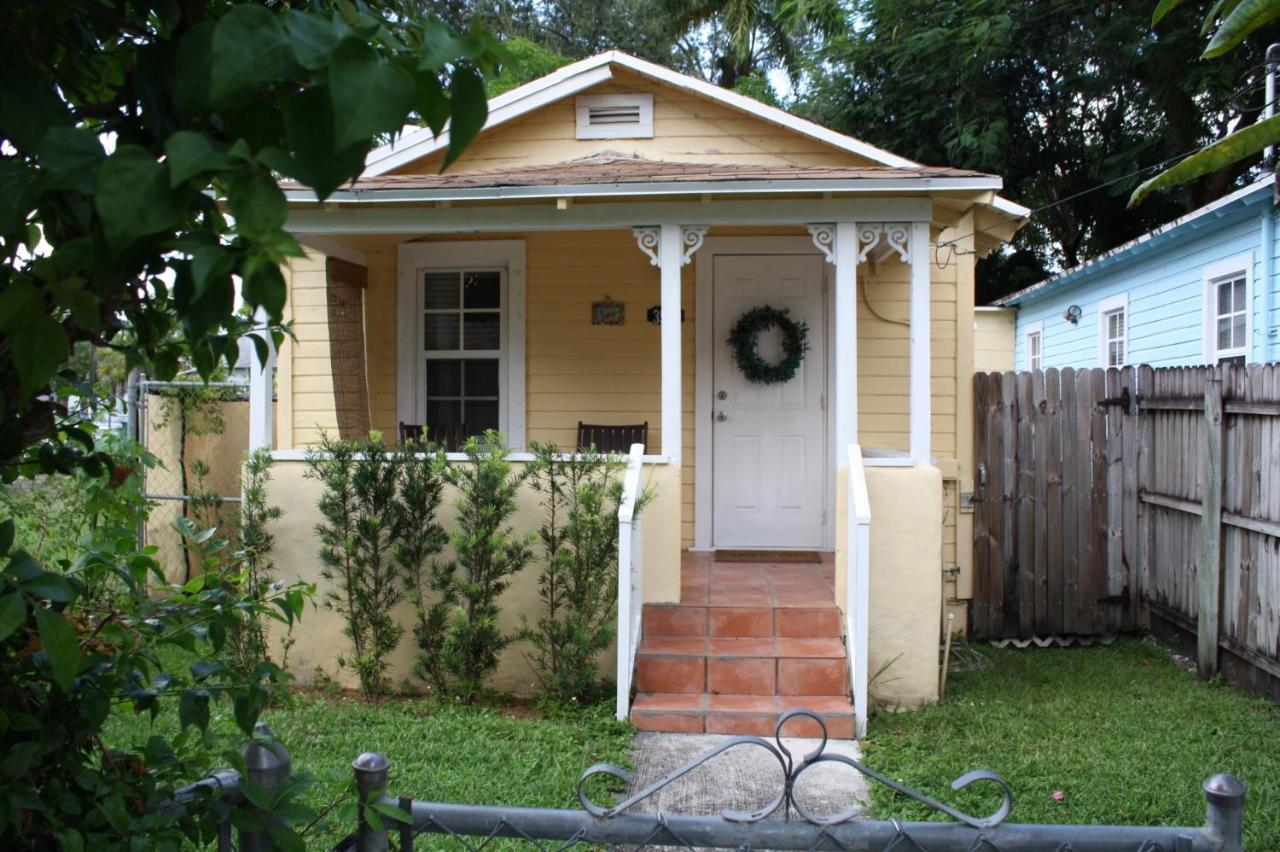 Key West Style Historic Home In Coconut Grove Florida The Yellow House Miami Exteriér fotografie