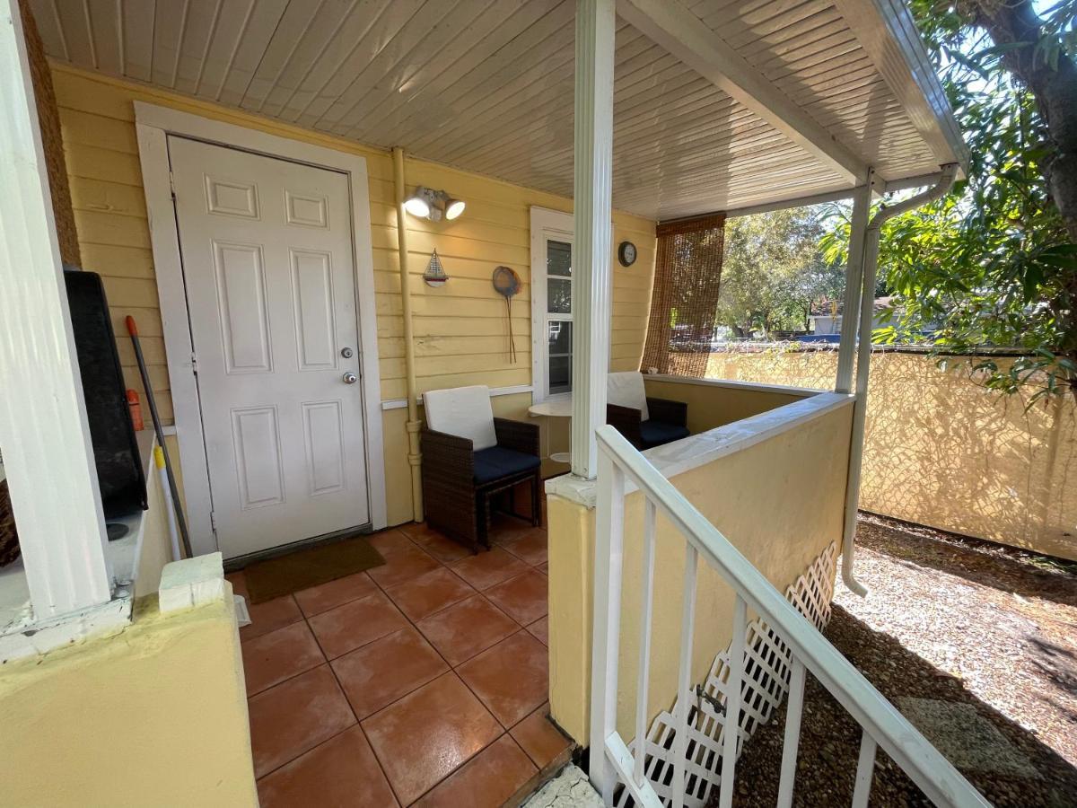Key West Style Historic Home In Coconut Grove Florida The Yellow House Miami Exteriér fotografie