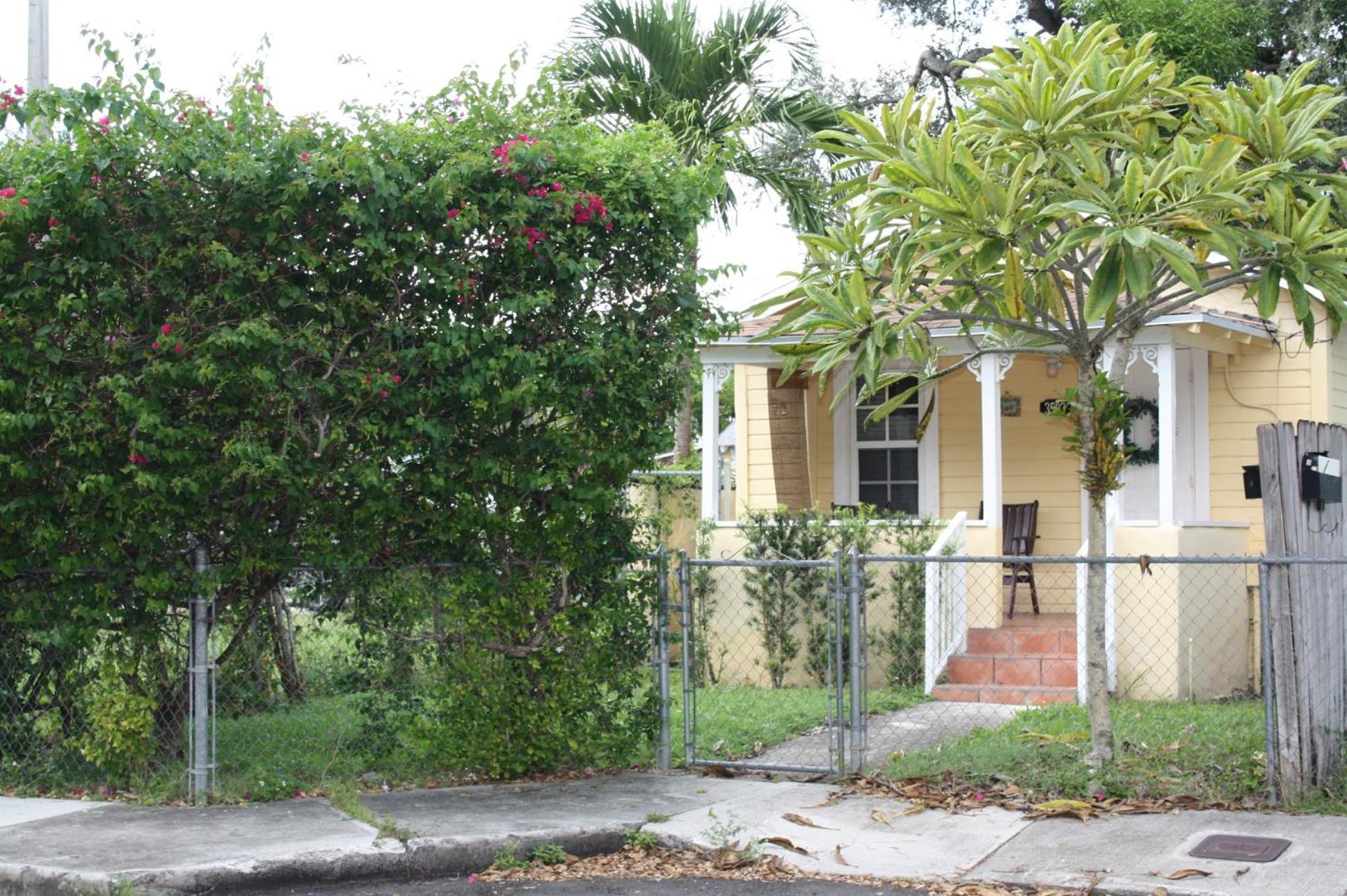 Key West Style Historic Home In Coconut Grove Florida The Yellow House Miami Exteriér fotografie